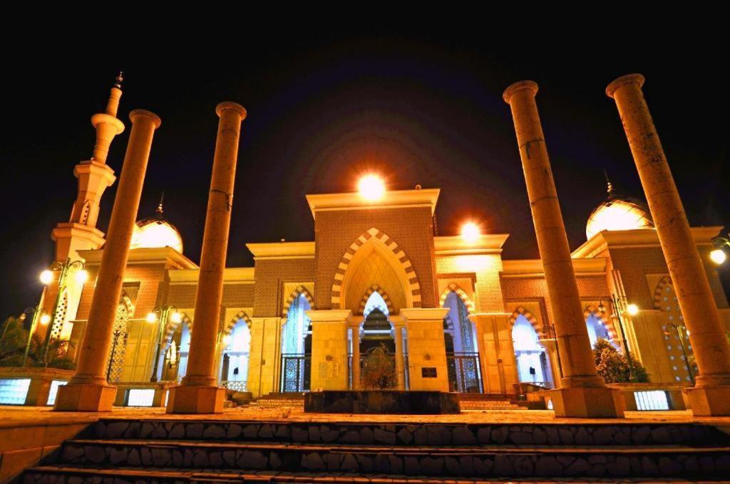 Vindhika Hotel Pengayoman Makassar Dış mekan fotoğraf